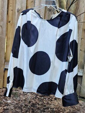 EUC Womans Peture XL Worthington Black & White polka dot popover satin blouse